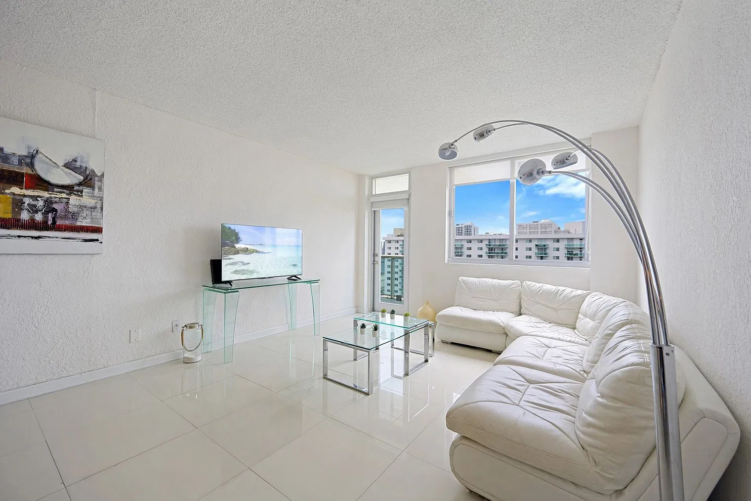 3 bed, 2.0 bath, 1668 sqft, $6,933 — Photo 2