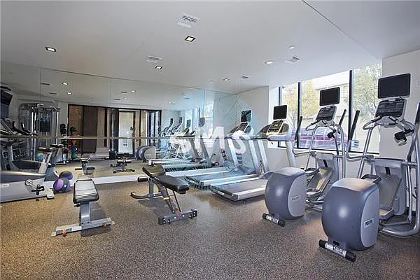 Rented by Space Marketing Shop | media 37