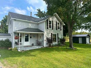 1112 E 46th Rd, Cadillac, MI 49601