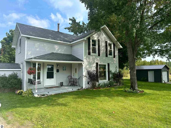 1112 E 46th Rd, Cadillac, MI 49601