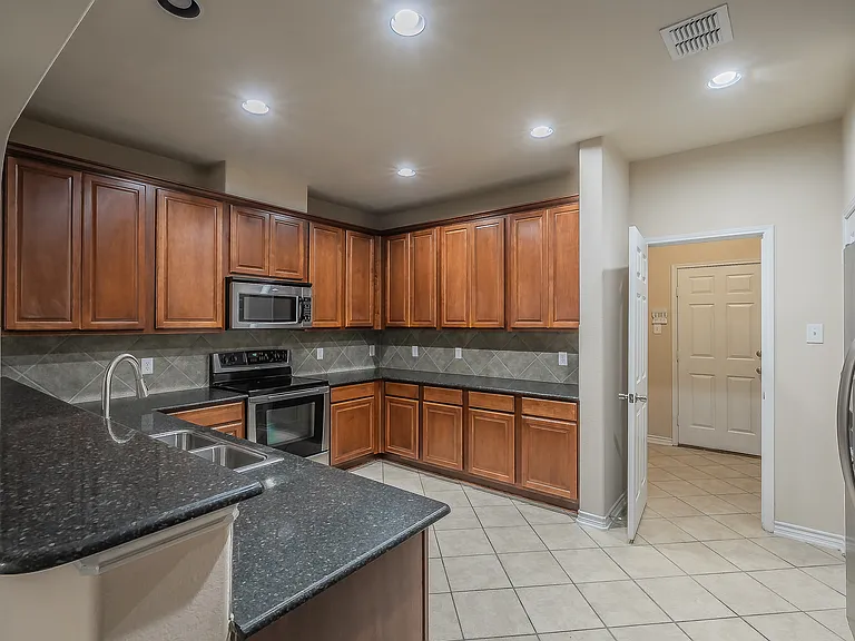 6524 Hickory Hill Dr — Photo 15