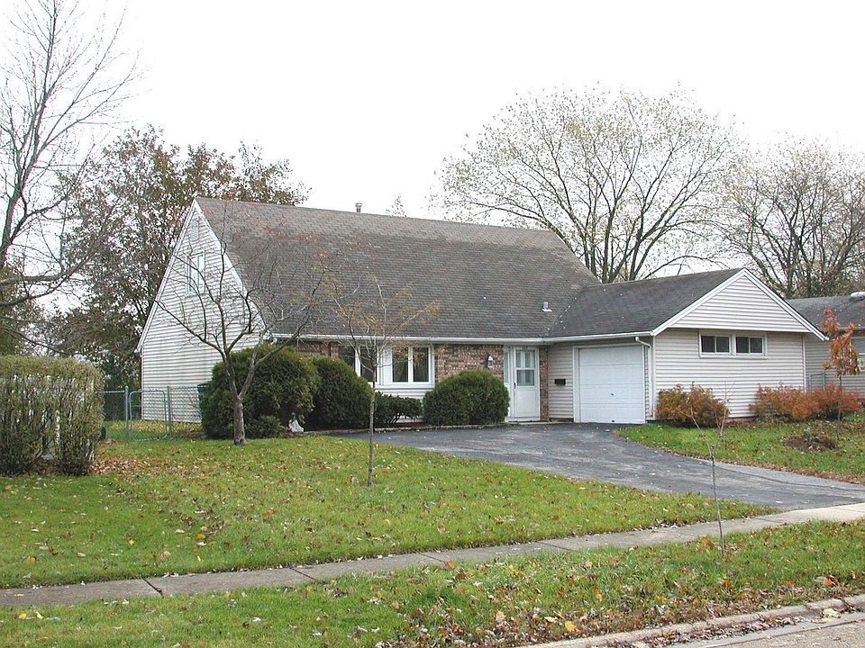 1st image of 207 Aspen Dr