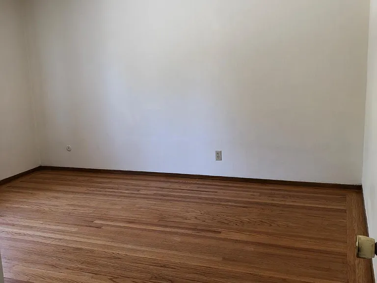 385 Lansdale Ave — Photo 11