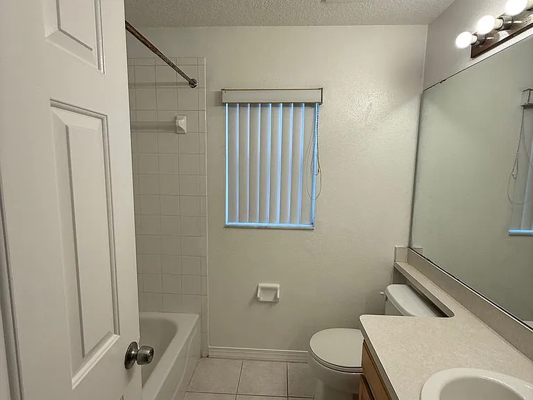 12464 Castlemain Trl — Photo 32