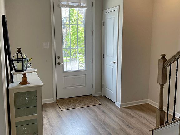 Front Entrance/Foyer