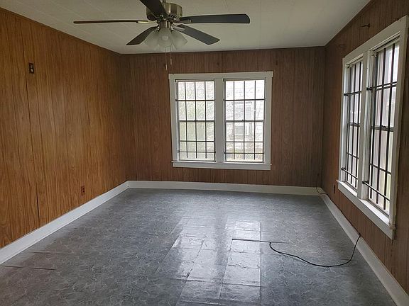 3rd image of 214 Scarbrough St
