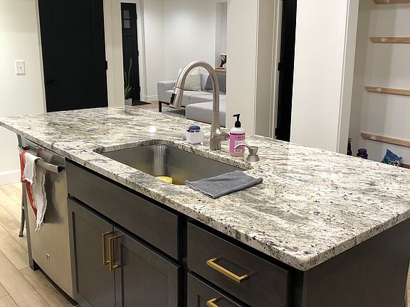 5th image of 1826 Oakland Dr APT 1