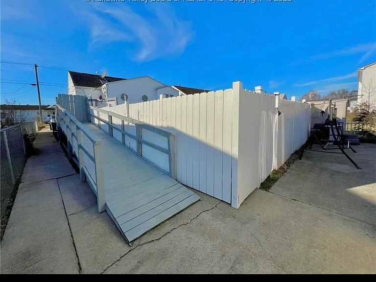 Howard Ave — Photo 21