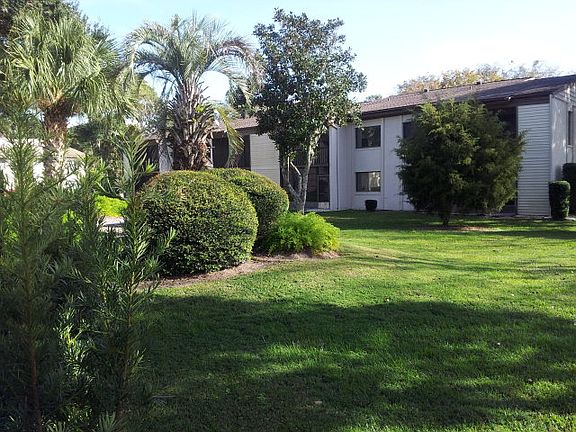 5th image of 302 Palm Coast Pkwy NE APT 101