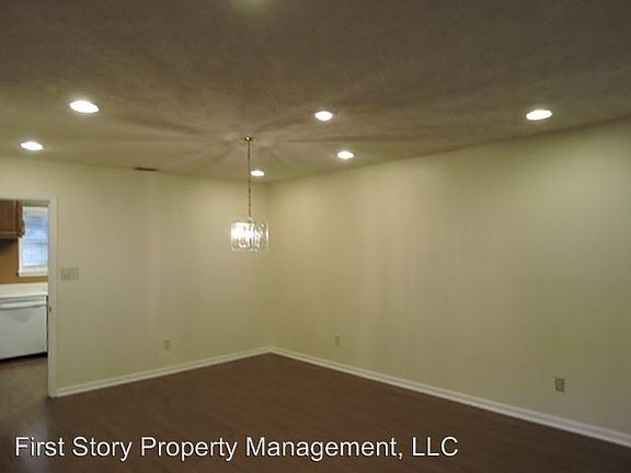 2nd image of 2020 Ermine Dr