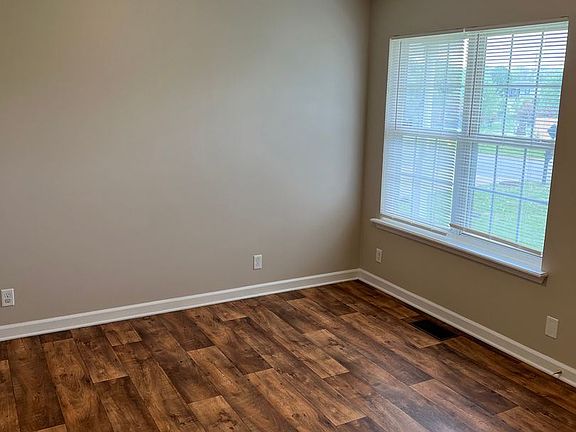 3rd image of 258 Golden Pond Ave
