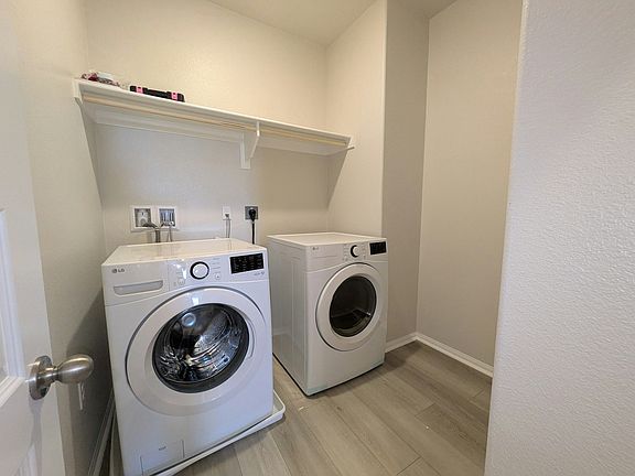 5th image of 2035 Bergamot St