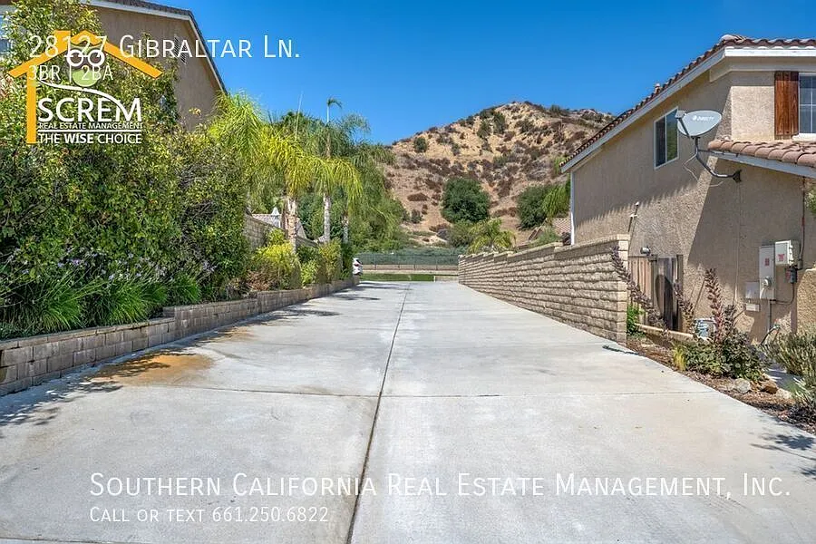 Single Story Three Bedroom Home in Castaic — Photo 3
