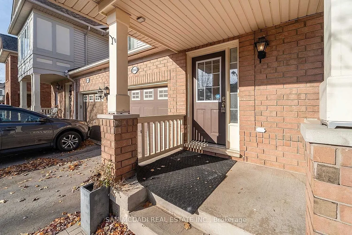 Building Photo - 2447 Baintree Cres