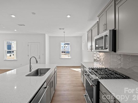 5th image of 2124 Waterfall Way
