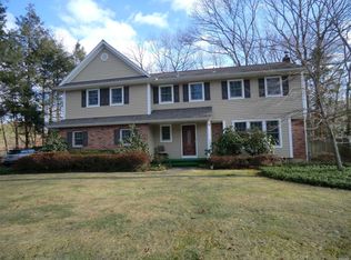 57 McCulloch Dr, Dix Hills, NY 11746
