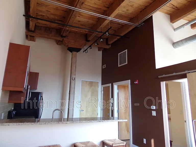 150 E Main St #611 — Photo 5