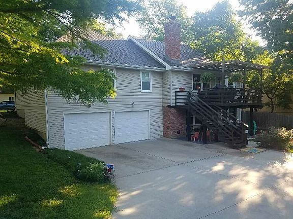 Garage/2-Story Deck and Patio