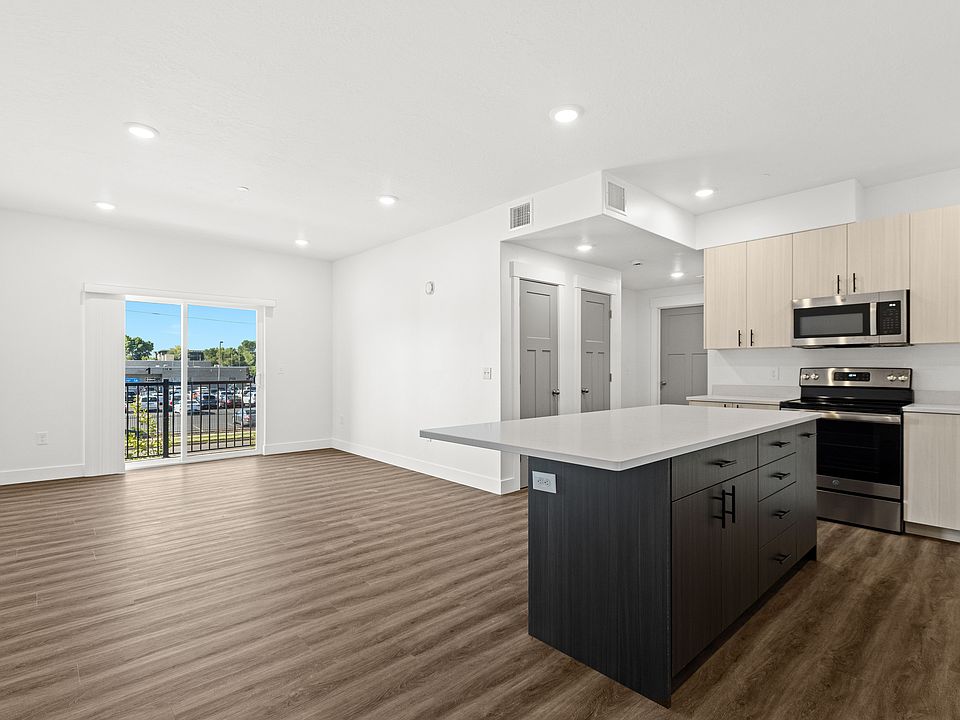 1st image of 1685 Wall Ave #5de70a970