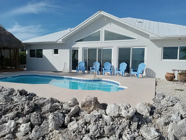 1655 Sunrise Dr — Photo 2
