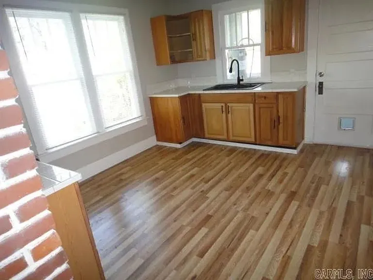 418 Newport Ave — Photo 3