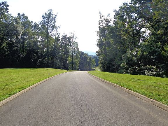 2nd image of 14 Meadowood Rd #14