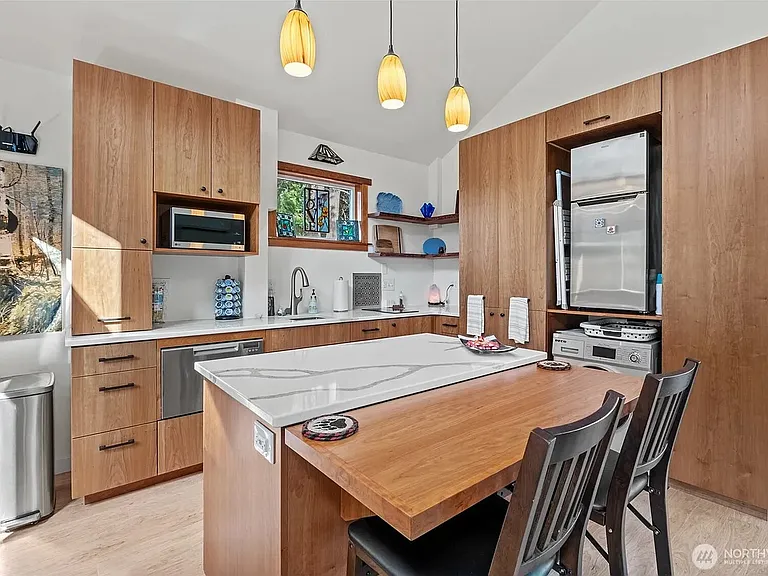 231 Benton St — Photo 5