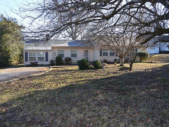 3rd image of 203 Orchard Dr