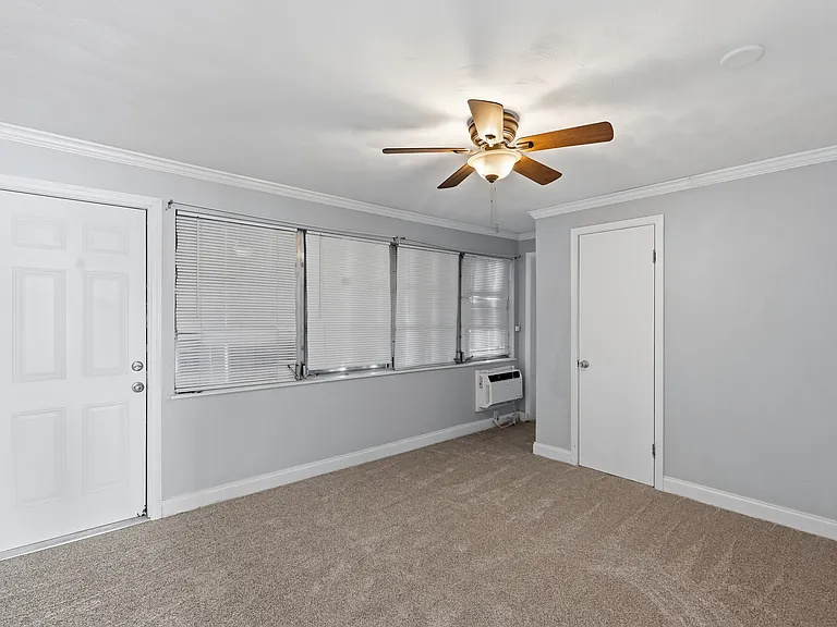 4220 Deleon St — Photo 12