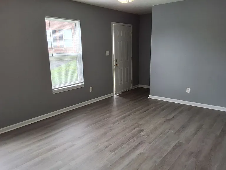 1115 Crown Pointe Dr — Photo 3