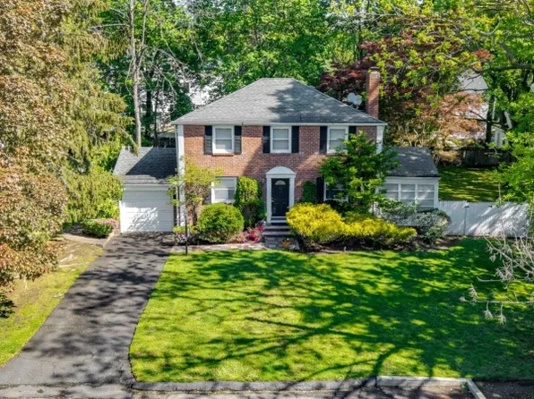 12 Louise Ln, Tenafly Boro, NJ 07670