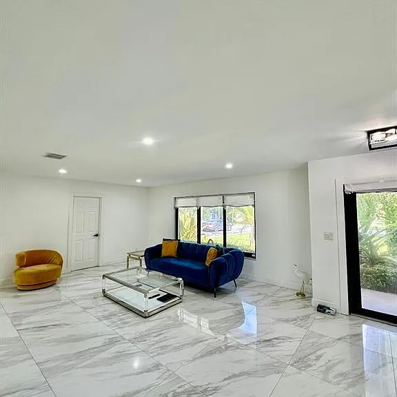 4190 SW 4th St — Photo 7