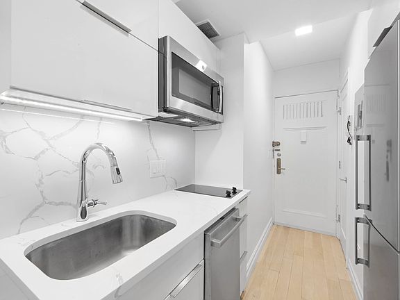 5th image of 25 Tudor City Pl APT 807