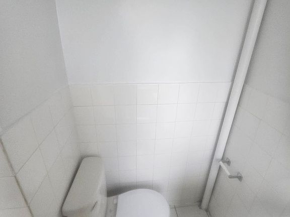 3rd image of 1 E 213th St #2E