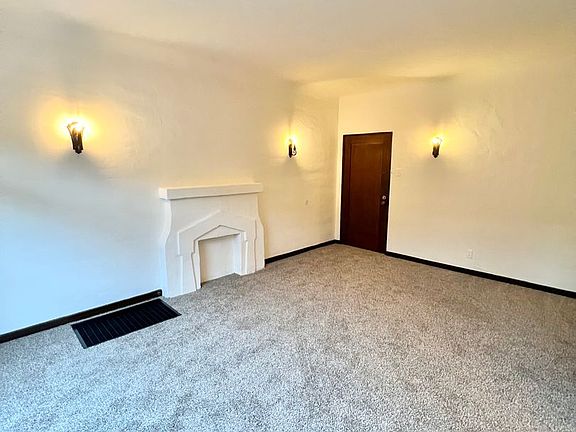 2nd image of 658 Temple Ave APT D