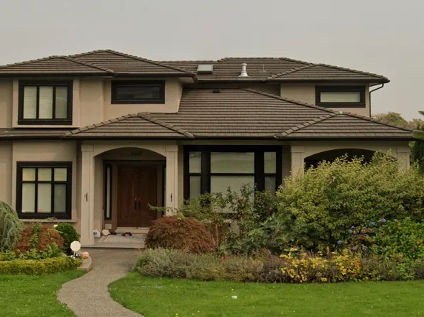 5692 Forglen Dr, Burnaby, BC V5H 3L1