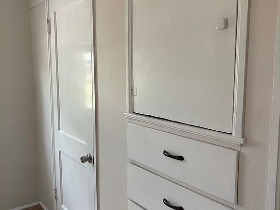 3rd image of 2570 Bryn Mawr Ave #1
