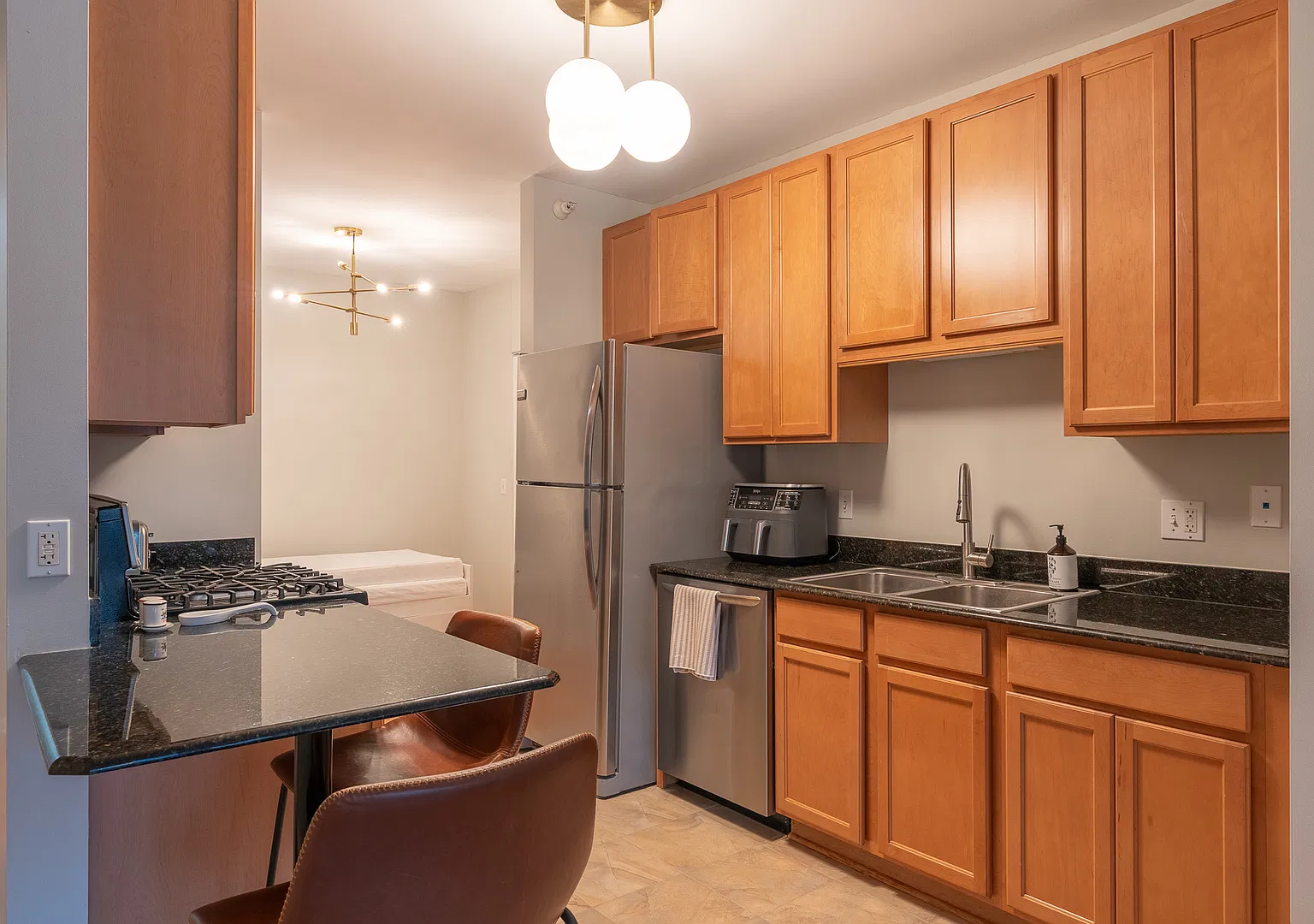 1 bed, 840 sqft, $2,600 — Photo 2