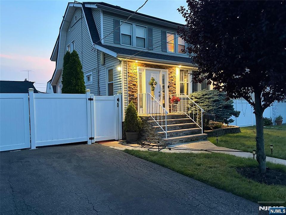 1st image of 371 Simons Ave