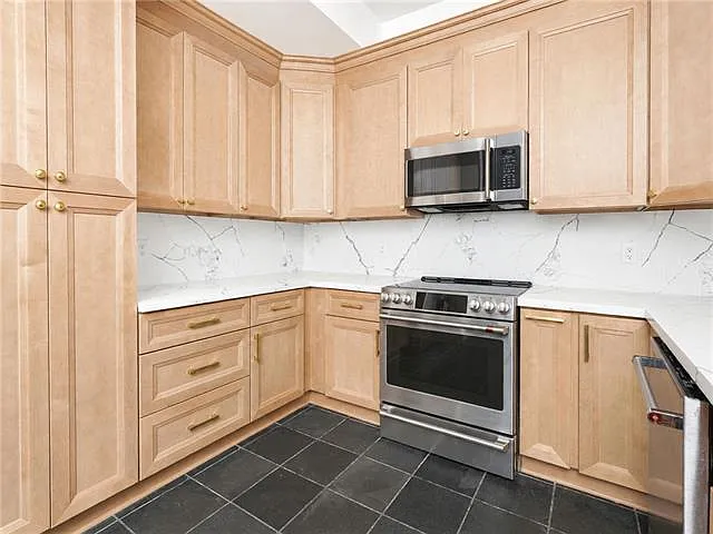 3704 Severn Ave — Photo 10