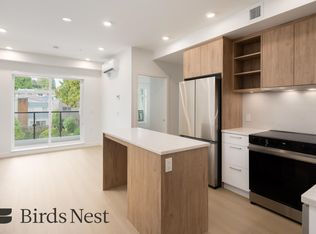 82 1st St #311, New Westminster, BC V3L 2G1