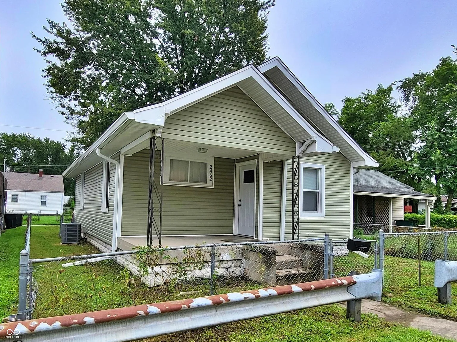 3 bed, 1.0 bath, 854 sqft, $1,250 — Photo 3