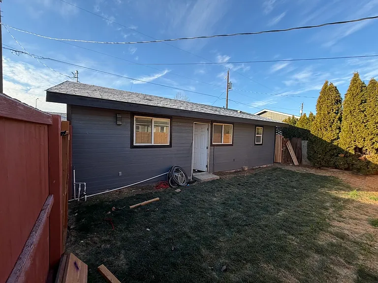 208 E Naches Ave #B — Photo 15
