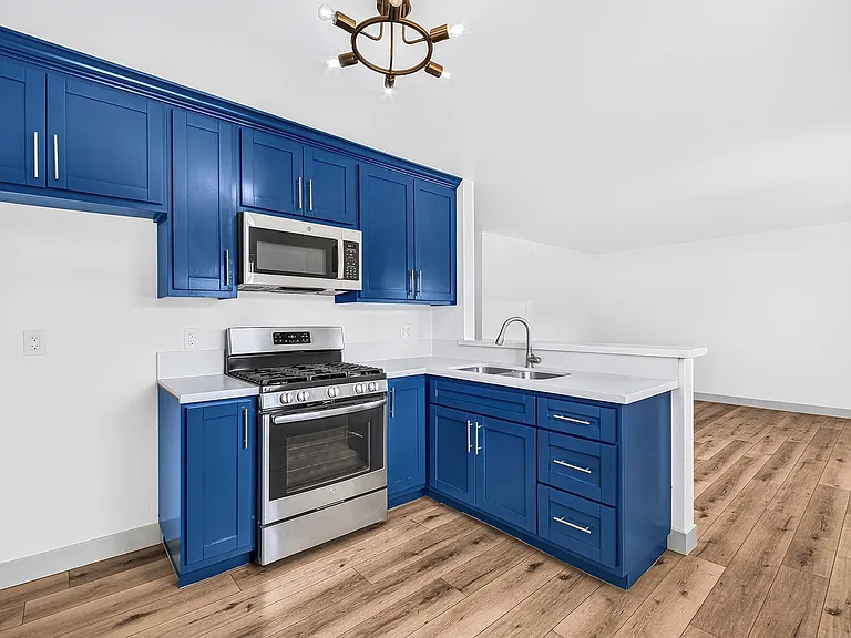 919-921 Alamitos Ave. — Photo 15