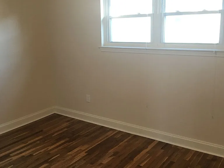438 W Chestnut St — Photo 24