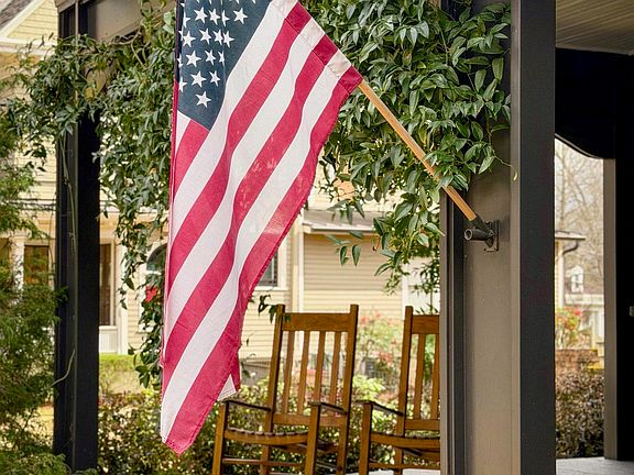 4th image of 643 Sherman St SE