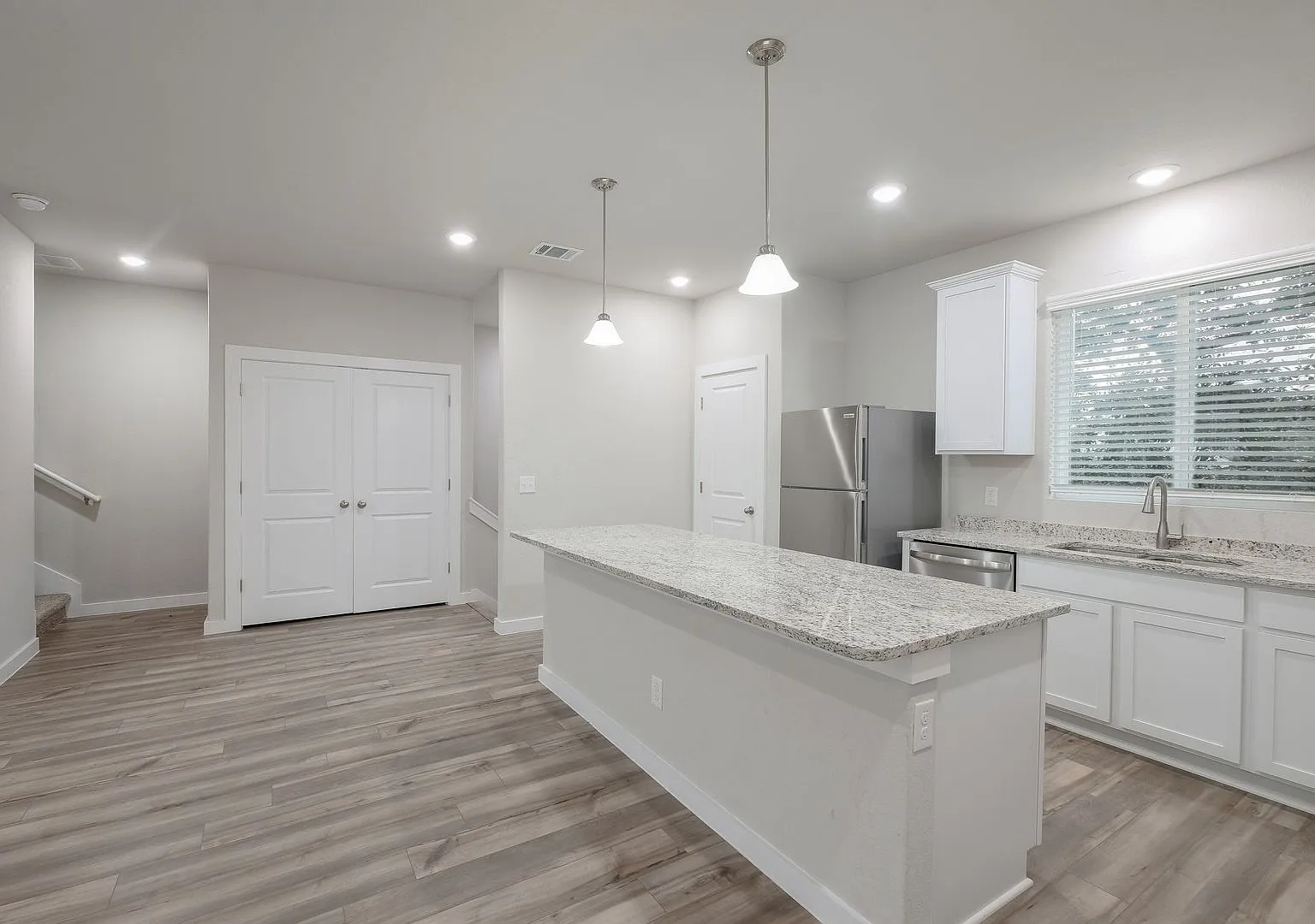 Spacious & Modern 3/3.5 in The Preserve at the Dominion — Photo 4