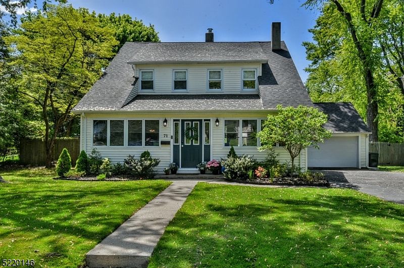 1st image of 71 Parkview Dr