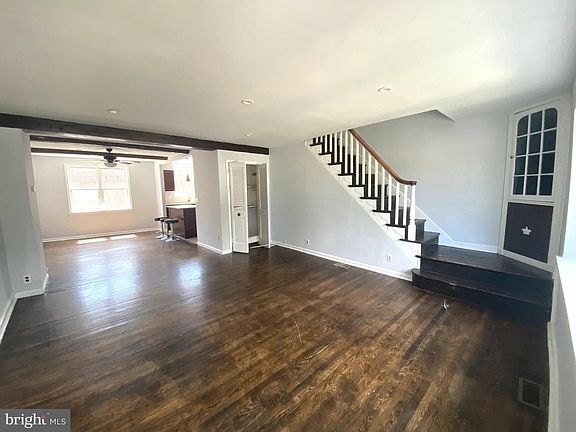 2nd image of 1562 Devereaux Ave