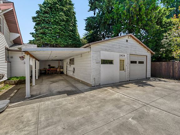 3rd image of 2424 NE 102nd Ave